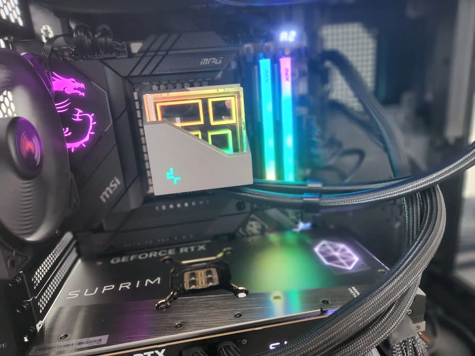 ⁦מחשב גיימינג נייח-Ryzen 5 7600X-ZOTAC GAMING GeForce RTX 4080 SUPER Trinity Black Edition 16GB⁩ – תמונה ⁦4⁩