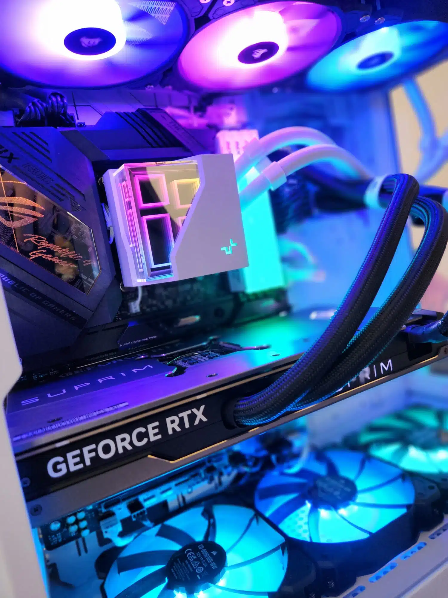 ⁦מחשב גיימינג נייח-Ryzen 5 7600X-ZOTAC GAMING GeForce RTX 4080 SUPER Trinity Black Edition 16GB⁩ – תמונה ⁦10⁩