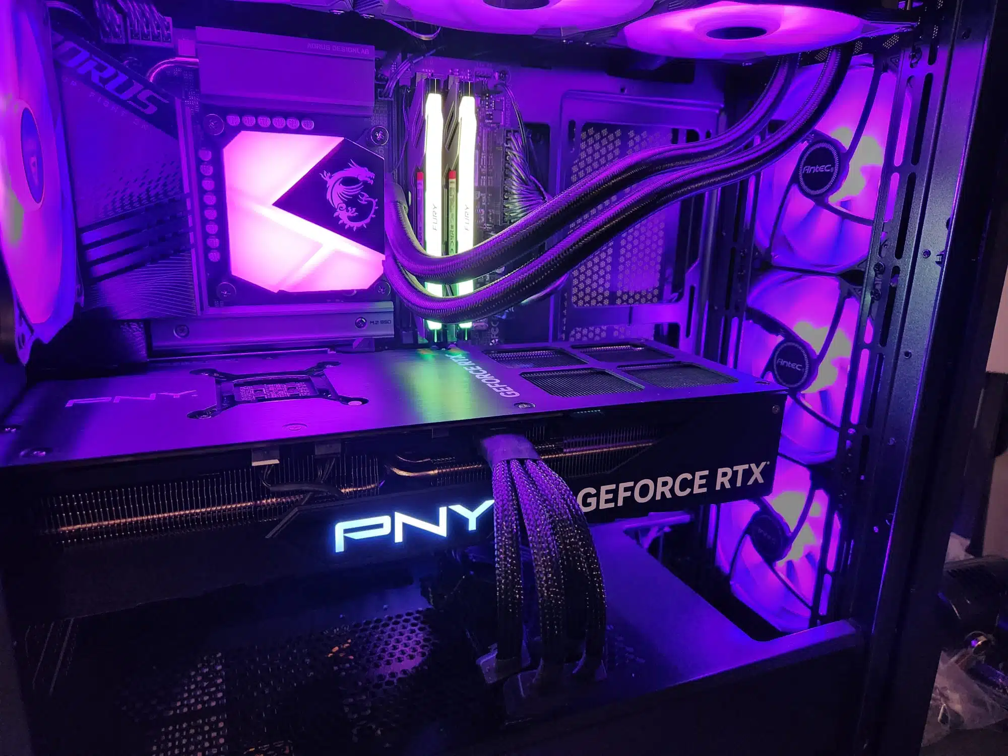 ⁦מחשב נייח גיימינג לבן Ryzen 7 9800X3D-ZOTAC GAMING Nvidia GeForce RTX 5080 SOLID OC 16GB⁩ – תמונה ⁦8⁩