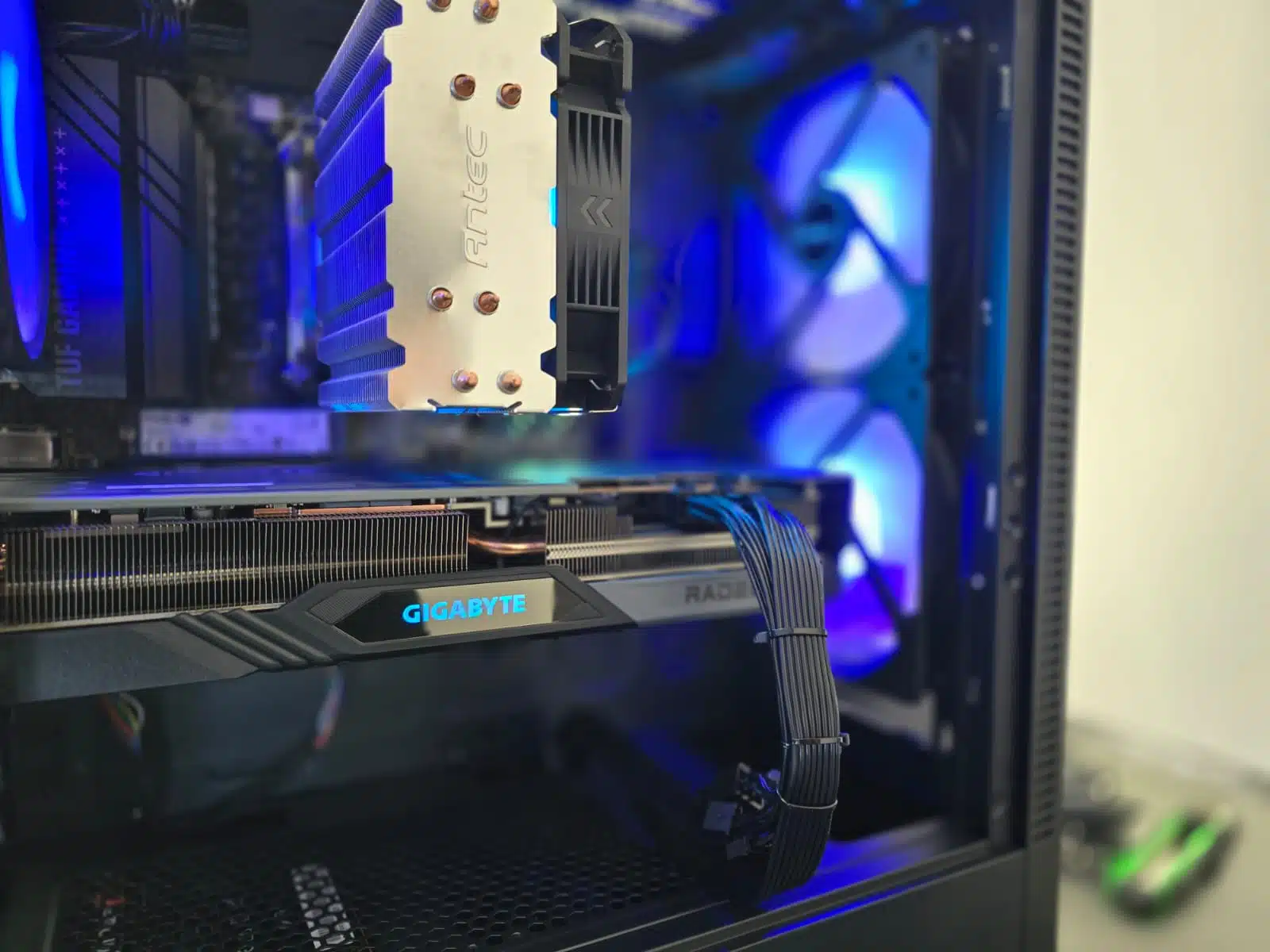 ⁦מחשב נייח גיימינג AI -Ultra 7 265KF + 4080 SUPER⁩ – תמונה ⁦6⁩
