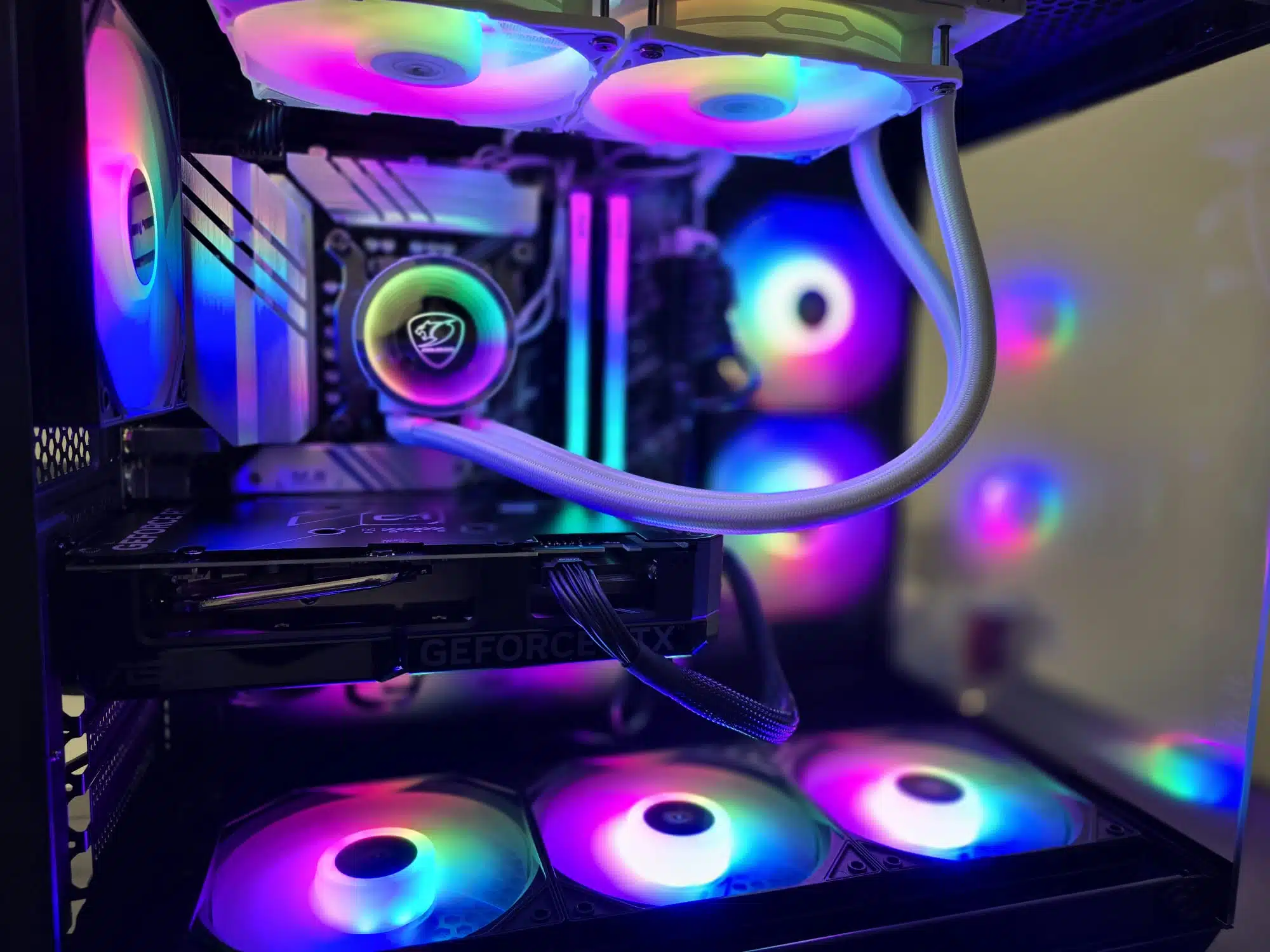 ⁦מחשב נייח גיימינג AI -Ultra 7 265KF + 4080 SUPER⁩ – תמונה ⁦4⁩