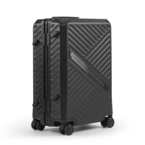 מזוודת גיימינג ROG SLASH Hard Case BT3700 שחורה בעיצוב יוקרתי ועמיד עם מנעול TSA וגלגלים שקטים.
